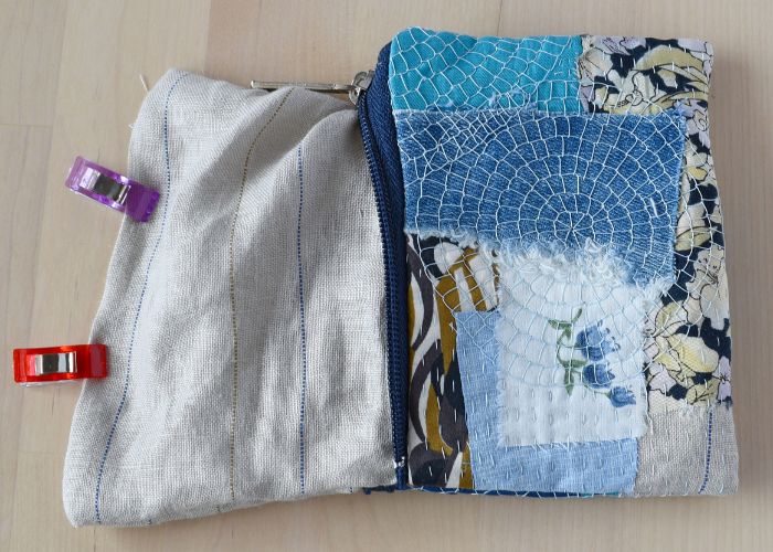 Drehen Sie den Reißverschlussbeutel um und schließen Sie die Lücke im Futterstoff.