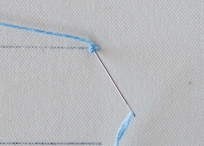Point de chaînette torsadé noué étape 5