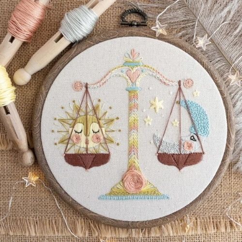 Waage Hand Stickerei PDF Anleitung von TheHoopInHand auf Etsy