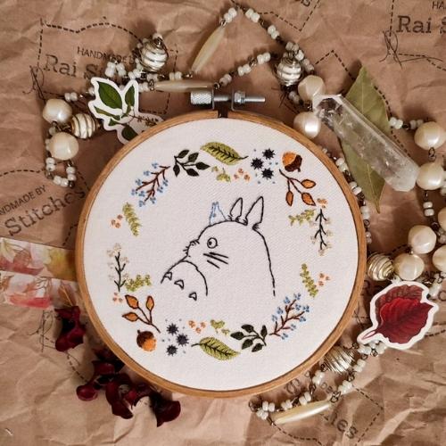 Herbst Totoro Hand Stickmuster von Raistitches auf Etsy