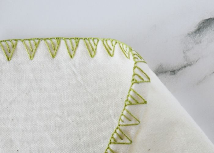 Blanket Stitch Triangles edging - front and reverse sides image